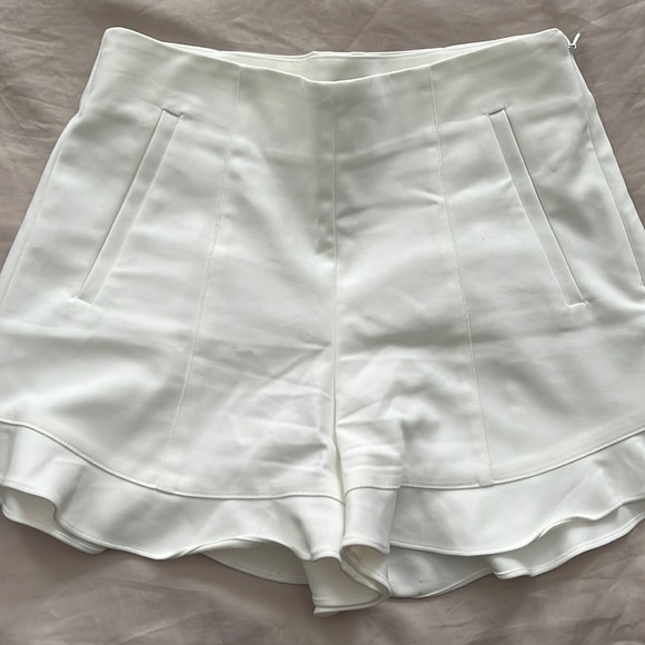 One state white shorts. Size 0. Worn 3 times. - Picture 1 of 1